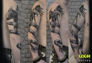 Loch Studio Tattoo - Orzeł z wężem na ręce