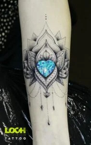 Loch Studio Tattoo - tatuaż z akwamarynem
