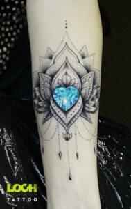 Loch Studio Tattoo - tatuaż z akwamarynem