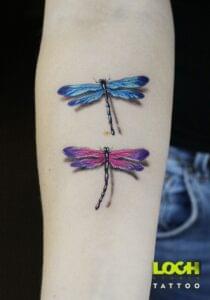 Loch Studio Tattoo - mały tatuaż kolorowe ważki