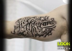 Loch Studio Tattoo - Tatuaż na ramieniu