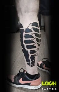 Loch Studio Tattoo - Tatuaż na nodze