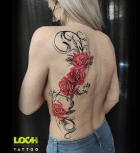 Loch Studio Tattoo - Róże na plecach