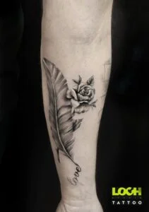 Loch Studio Tattoo - mały tatuaż kwiaty