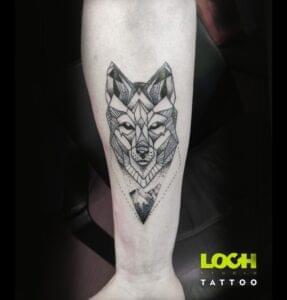 Loch Studio Tattoo - Symetryczny wilk