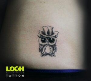 Loch Studio Tattoo - mały tatuaż elegancka sówka
