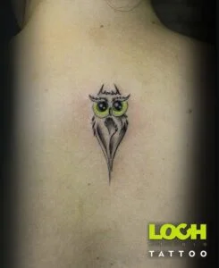 Loch Studio Tattoo - mały tatuaż elegancka sówka