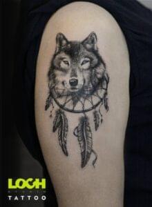 Loch Studio Tattoo - Wilk z łapaczem snów
