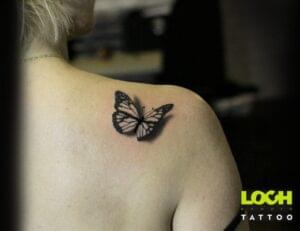 Loch Studio Tattoo - mały tatuaż czarno biały motyl