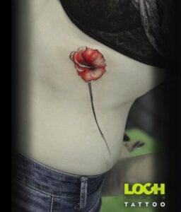 Loch Studio Tattoo - mały tatuaż czerwony mak