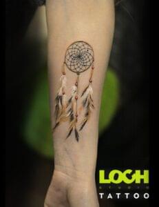 Loch Studio Tattoo - mały tatuaż łapacz snów