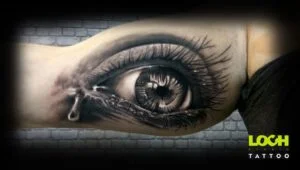 Loch Studio Tattoo - Realistyczne oko na nodze