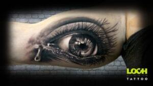 Loch Studio Tattoo - Realistyczne oko na nodze