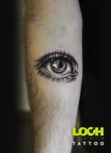 Loch Studio Tattoo - mały tatuaż realistyczne oko