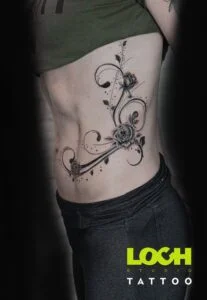 Loch Studio Tattoo - Abstrakcja z różą