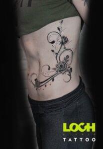 Loch Studio Tattoo - Abstrakcja z różą
