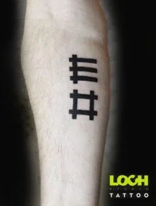 Loch Studio Tattoo - mały tatuaż napis