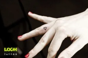 Loch Studio Tattoo - mały tatuaż małe serduszko