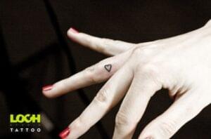 Loch Studio Tattoo - mały tatuaż małe serduszko