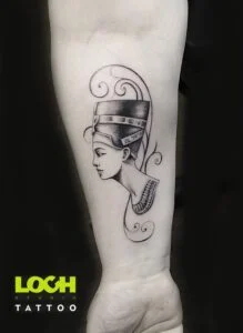 Loch Studio Tattoo - mały tatuaż Nefretiti