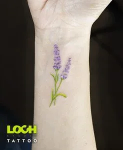 Loch Studio Tattoo - mały tatuaż wrzos