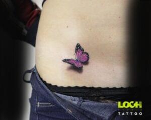 Loch Studio Tattoo - mały tatuaż czarno różowy motyl