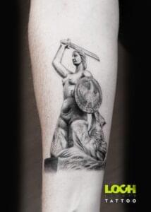Loch Studio Tattoo - mały tatuaż Syrenka Warszawska
