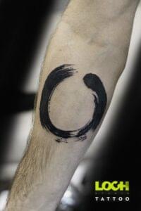 Loch Studio Tattoo - mały tatuaż znak