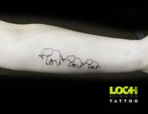 Loch Studio Tattoo - mały tatuaż rodzina słoni