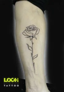 Loch Studio Tattoo - mały tatuaż róża