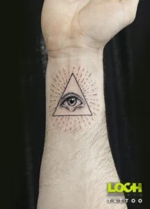 Loch Studio Tattoo - mały tatuaż znak illuminati