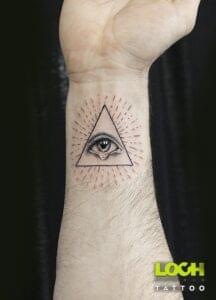 Loch Studio Tattoo - mały tatuaż znak illuminati