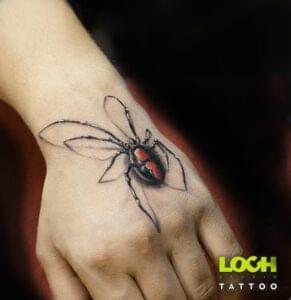 Loch Studio Tattoo - mały tatuaż czarna wdowa